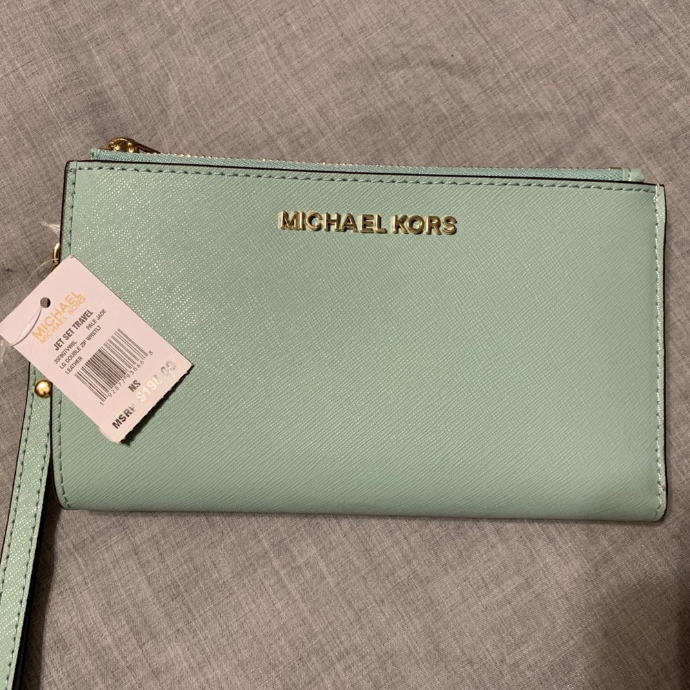 Michael kors wristlet wallet